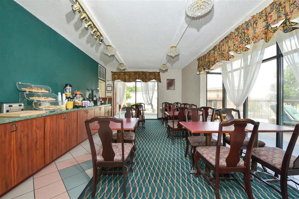 Suburban Studios Hinesville - Fort Stewart Area Nhà hàng bức ảnh