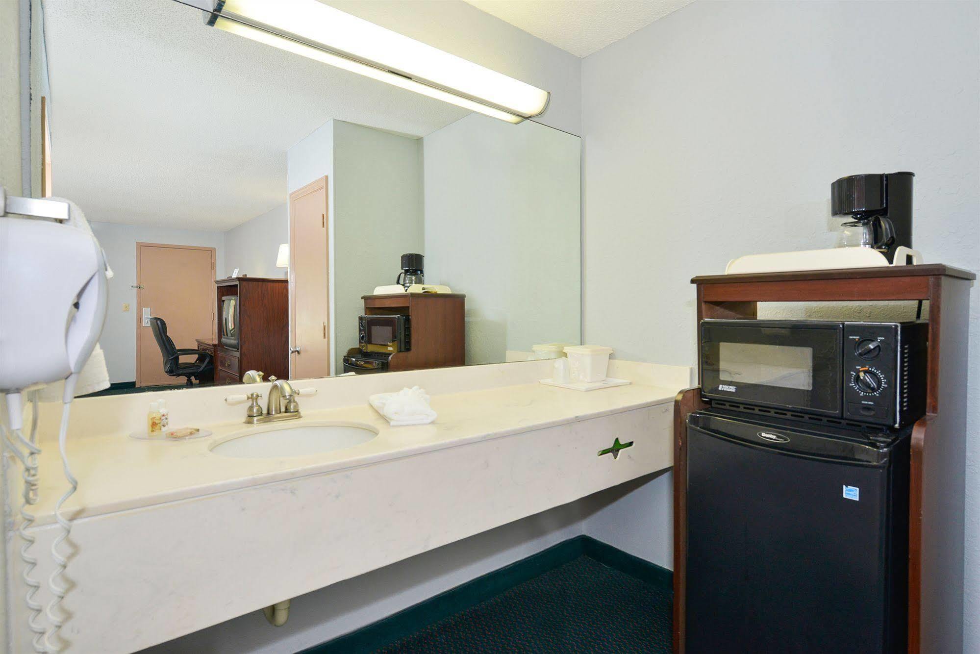 Suburban Studios Hinesville - Fort Stewart Area Ngoại thất bức ảnh